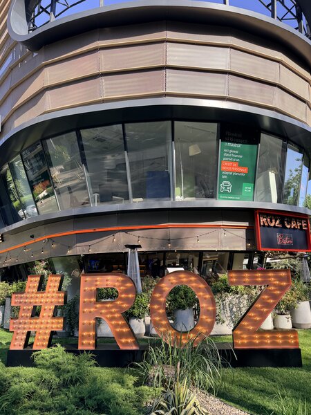 Roz Cafe Bistro angajeaza ospatar cu experienta