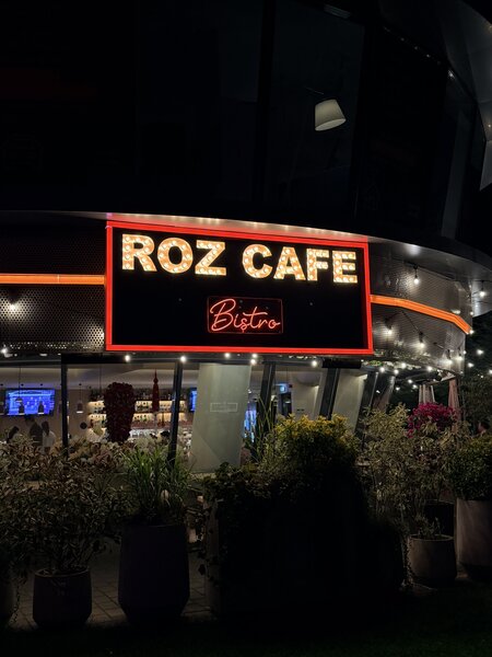Roz Cafe Bistro angajeaza ospatar cu experienta